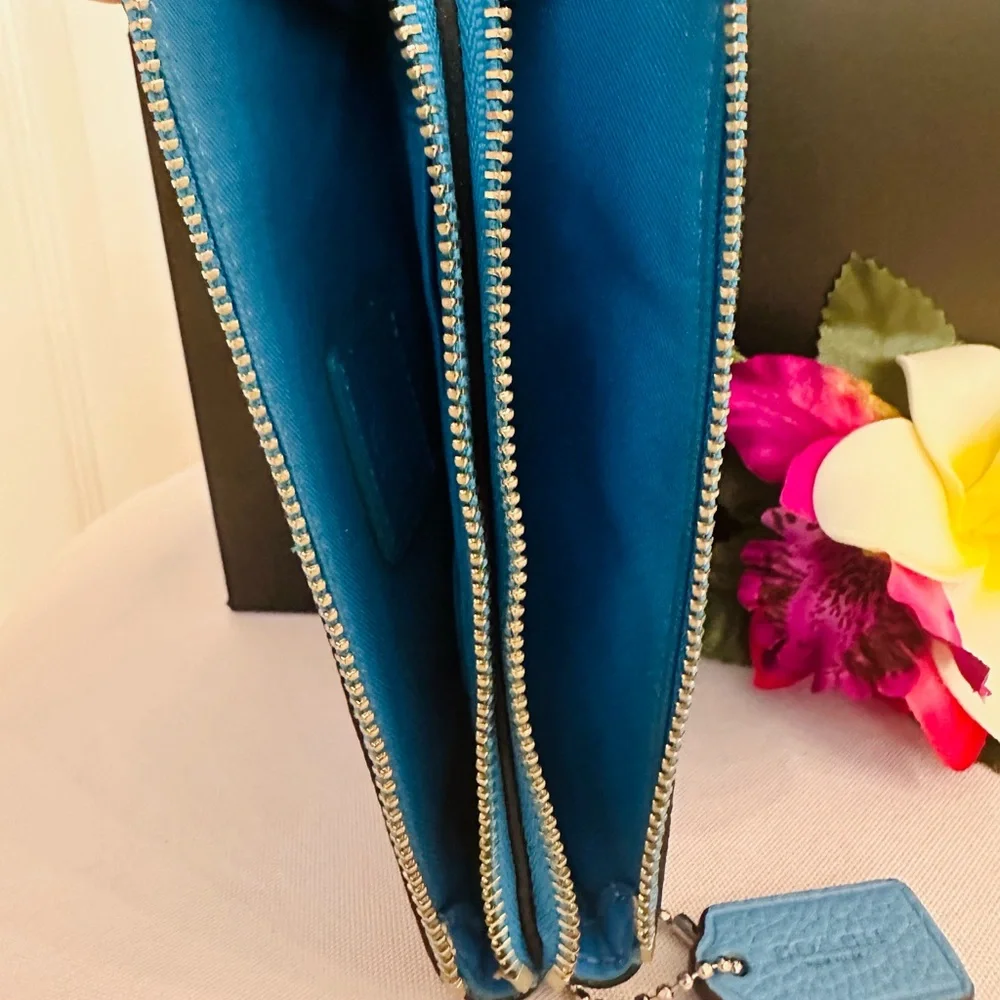 COACH ~ Small Vibrant Blue Pebbled Leather Wallet w/Silver Hardware - Picture 7 of 10